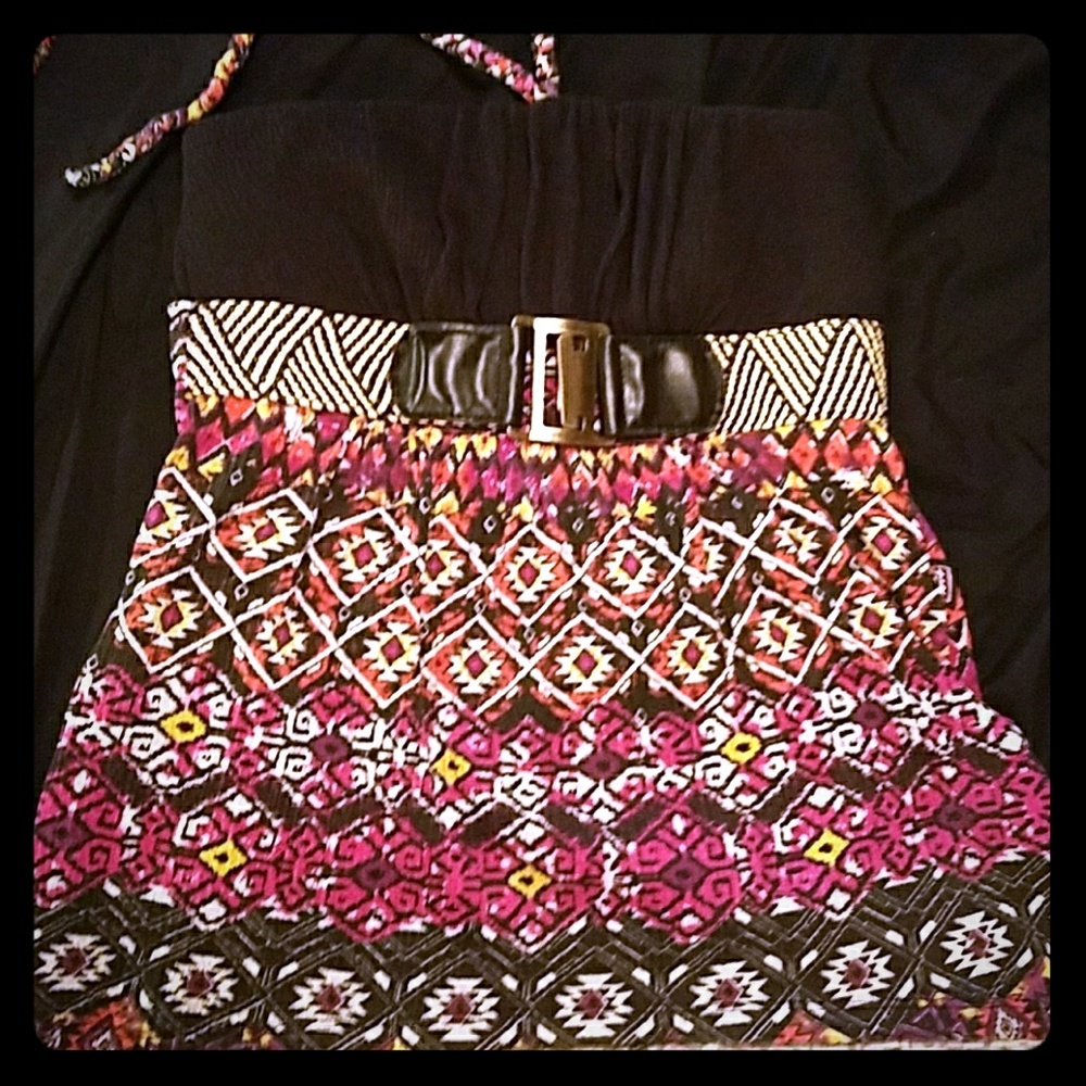 Cute tube top with a neck strap.